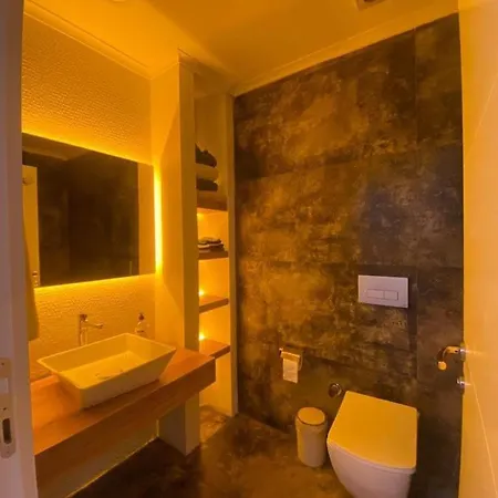 Mali Garden Сиде